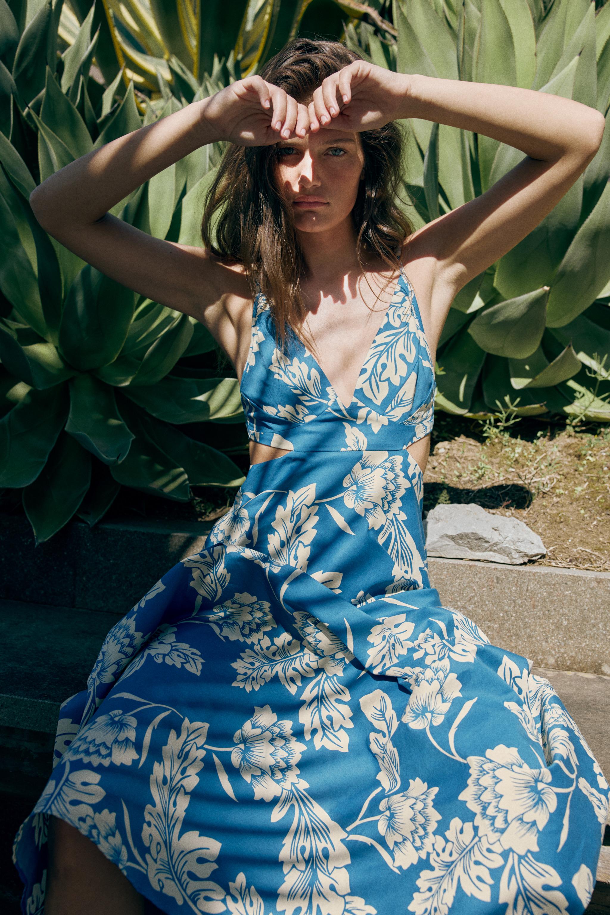 ROBE MI-LONGUE IMPRIMÉE À OUVERTURES